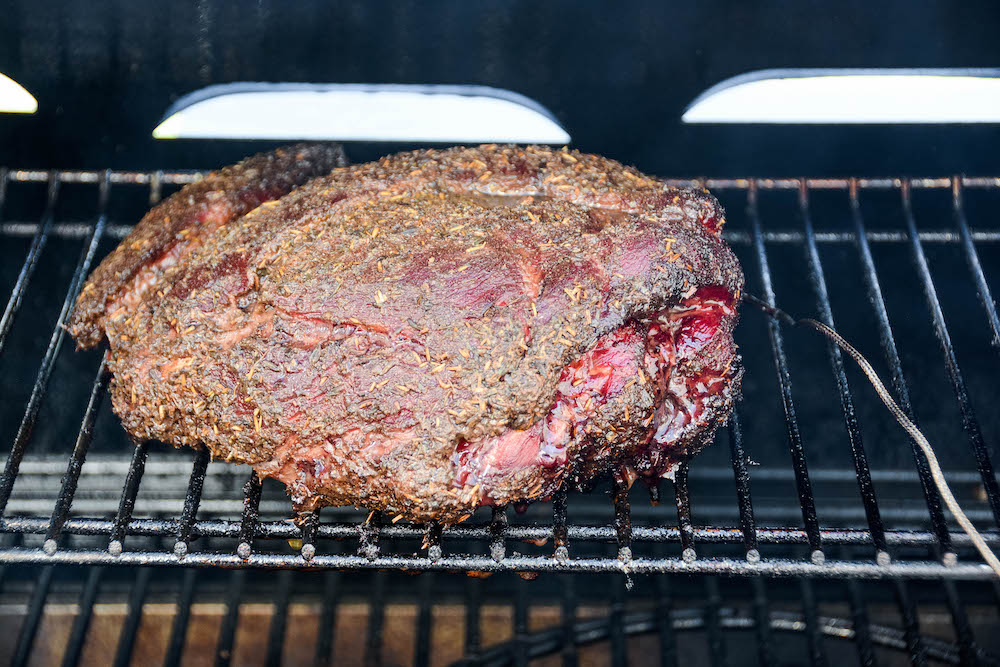Yankee Pot Chuck Roast (Yankee-Rinderbraten vom Pelletgrill) - yankee pot chuck roast 07 - 27 Yankee Chuck Pot Roast mit Grillthermometer