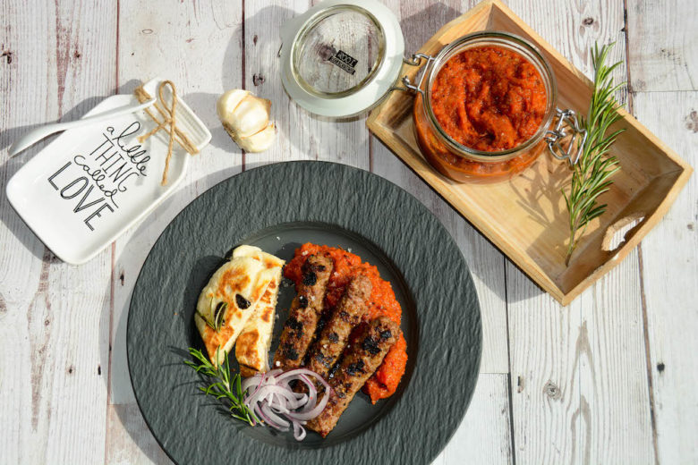 Original Cevapcici Rezept vom Grill - cevapcici vom grill 01 - 8 Selbstgemachte Original Cevapcici vom Grill mit frischem Alvar und Fladenbrot