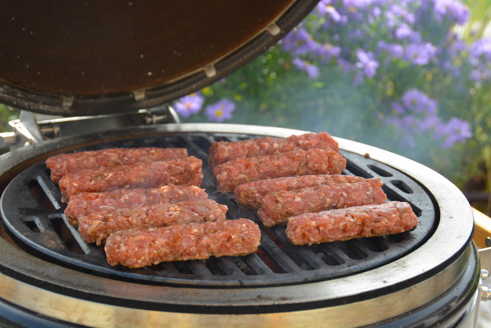 Original Cevapcici Rezept vom Grill - cevapcici vom grill 14 - 17 Cevapcici direkt auf den Grillrost legen