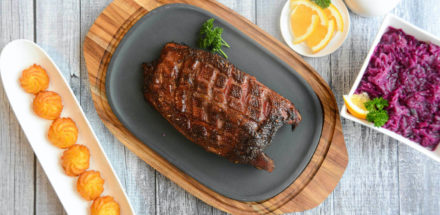 Gänsebrust vom Grill mit Rotkraut und Herzoginkartoffeln