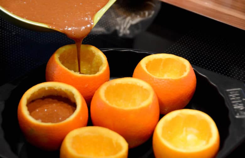 Saftiger Schokokuchen aus der Orangenschale - schokokuchen orangenschale 11 - 7 Schokokuchen : Teigmasse in die Orangenschale füllen