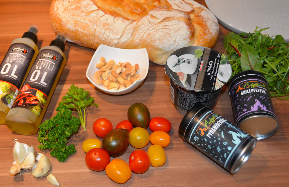 Burrata mit Tomatensalat und Nüssen - burrata tomatensalat 01 - 9 Zutaten für leckeres Burrata als Vorspeise