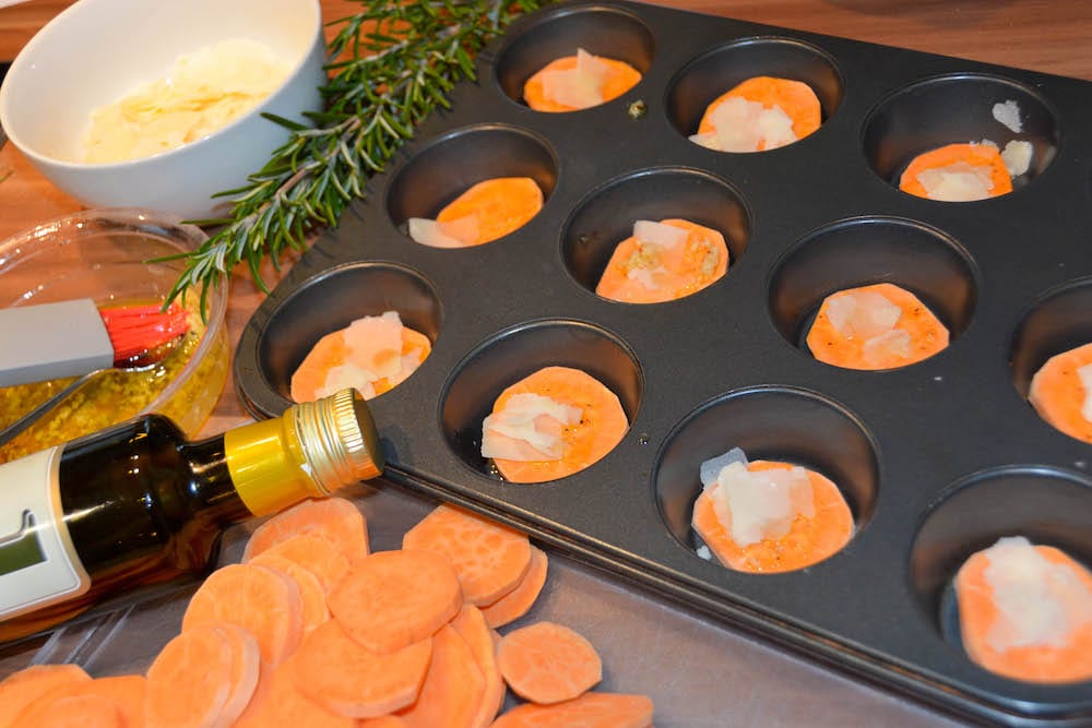 Süßkartoffel Türmchen - ein geniales Beilagenrezept - suesskartoffelturm forelle 04 - 13 Süßkartoffel Türmchen in der Zubereitung - ein leckeres Beilagenrezept