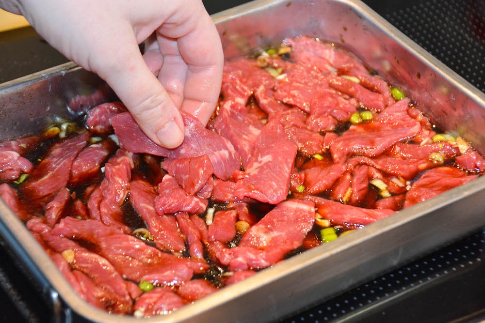 Bulgogi, das koreanische Feuerfleisch - bulgogi beef 12 - 10 Bulgogi Zubereitung - Das Rindfleisch vorab gut marinieren
