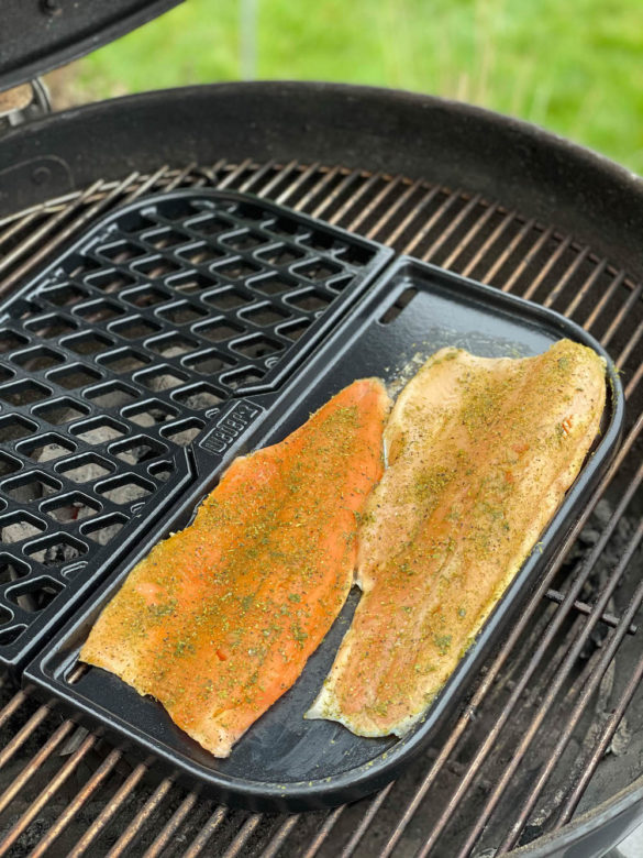 Grillneuheiten 2021 bei Weber - suesskartoffelturm forelle 11 - 10 Die neue Sear Grate & Grillplatte im Einsatz (Grillneuheiten 2021)