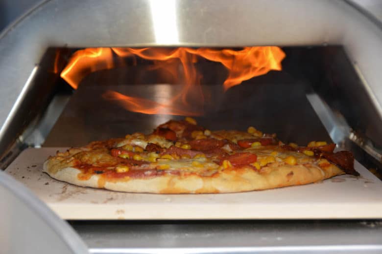 Die perfekte Pizza vom Grill – Ratgeber, Tipps & wertvolle Ideen - pizzaofen nero 31 - 7 Pizza backen im Pizzaofen Nero von Burnhard