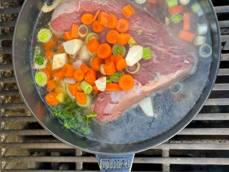 Das Crafted Gourmet BBQ System von Weber - tafelspitz dutch oven 10 - 18 Tafelspitz zart garen im Weber Dutch Oven 2 in 1 aus dem Gourmet BBQ System