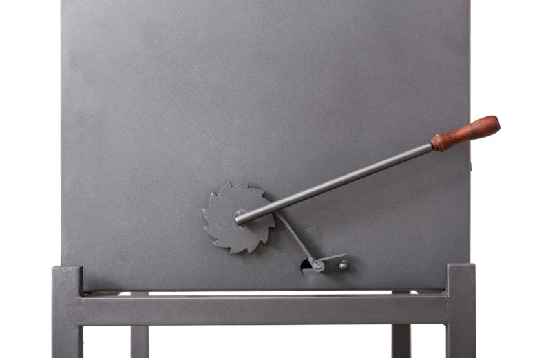 Ñuke Delta – der geniale Grill für Asado - Nuke Delta 6 20mpxl - 3 Zahnrad für die höhenverstellbare Grillfläche am Nuke Delta