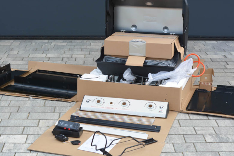 Weber Genesis II EX-335 GBS Smart Grill - genesis II smartgrill 02 - 2 Genesis II Smartgrill beim Zusammenbauen