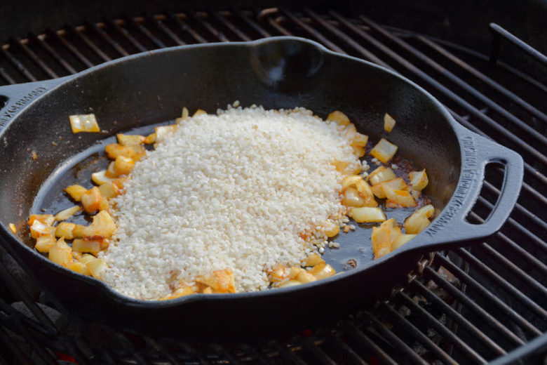Spanische Paella mit Huhn, Shrimps & Chorizo - paella dutch oven 10 1 - 5 Spanische Paella mit Huhn, Shrimps & Chorizo - paella dutch oven 10 1 - 4