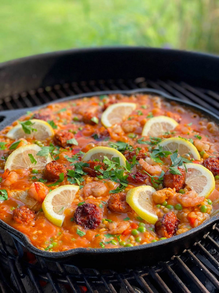 Spanische Paella mit Huhn, Shrimps & Chorizo - paella dutch oven 16 - 21 Spanische Paella mit Huhn, Shrimps und Chorizo