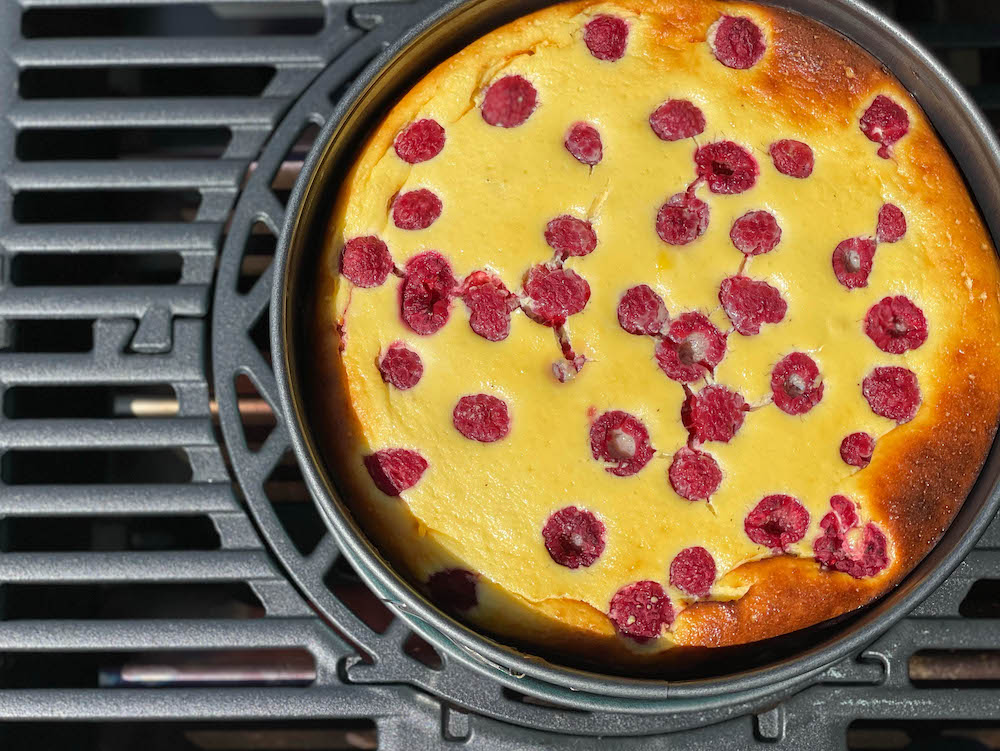 Low Carb Cheesecake mit frischen Himbeeren