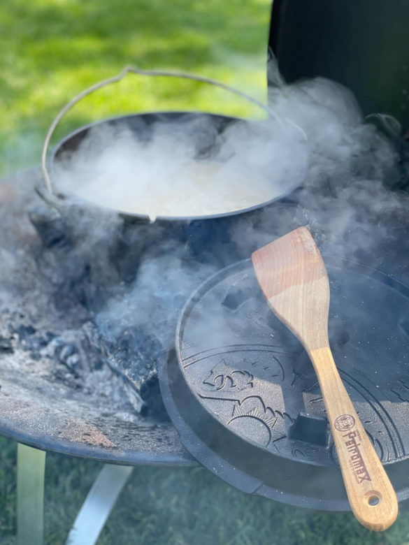 Unsere große Grillzubehör Kaufberatung - feuerstelle dutchoven 04 - 12 Der Dutch Oven - einer unserer Favoriten im Bereich Grillzubehör