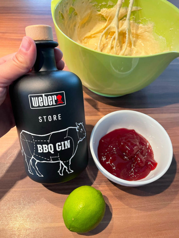 Fruchtig gefüllte Gin Topfenbällchen - gin erdbeer topfenbaellchen 13 - 3 Fruchtige Gin Topfenbällchen in der Zubereitung