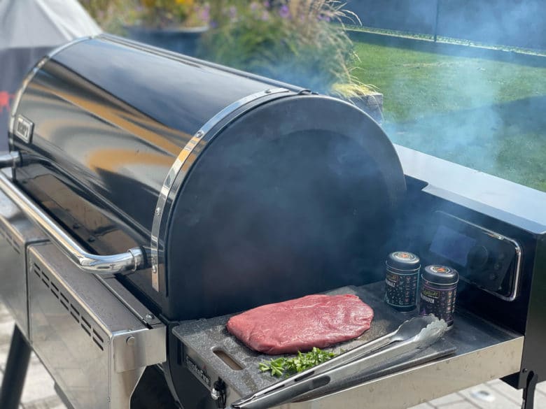 Marinierter Hokkaido Kürbis mit Feta - rosensteak 06 - 4 Während der Hokkaido Kürbis bereits im SmokeFire gart, wartet das Rosensteak noch ????