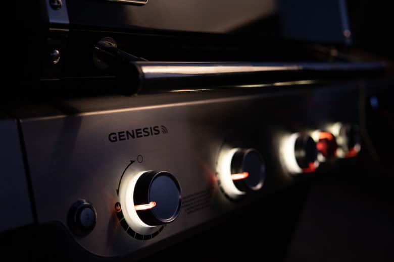 Die Weber Grillneuheiten 2022 - beleuchtete Genesis Knoepfe - 12 Beleuchtete Bedienknöpfe beim Genesis Modell 2022 (Fotocredits: Weber-Stephen Deutschland GmbH)