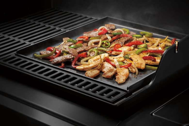 Die Weber Grillneuheiten 2022 - planchaplatte - 4 Plancha Platte aus dem Crafted Gourmet BBQ System (Fotocredits: Weber-Stephen Deutschland GmbH) - Grillneuheiten 2022