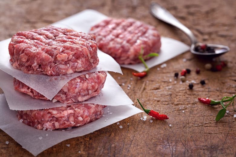 Die besten Tipps für den perfekten Burger - burger patty - 13 Frische Burger Patties in der Zubereitung