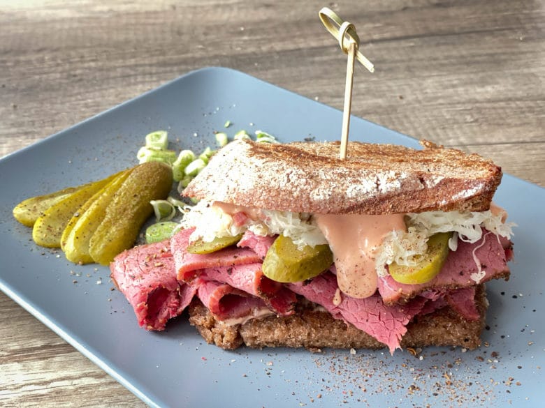 Pastrami aus dem Smoker - So klappt es! - pastrami selbstgemacht 12 - 2 Original Reuben Pastrami Sandwich New York Style