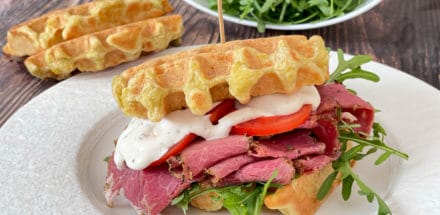 Kartoffelwaffeln mit frischem Pastrami