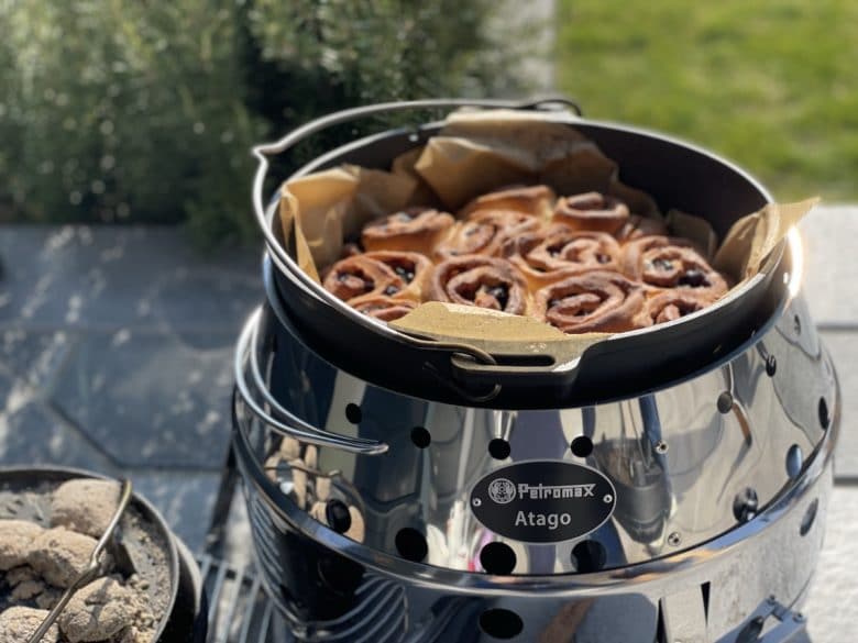 Petromax Atago - das kleine Multitalent - backen im atago - 7 Zimtschnecken backen - ein Traum aus dem Dutch Oven