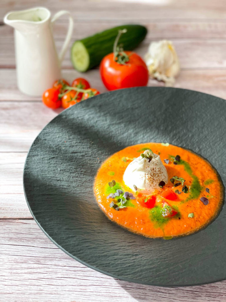 Klassisches Gazpacho mit Trüffelburrata - gazpacho burrata 06 - 8 frisches Gazpacho mit Trüffelburrata & Vinaigrette