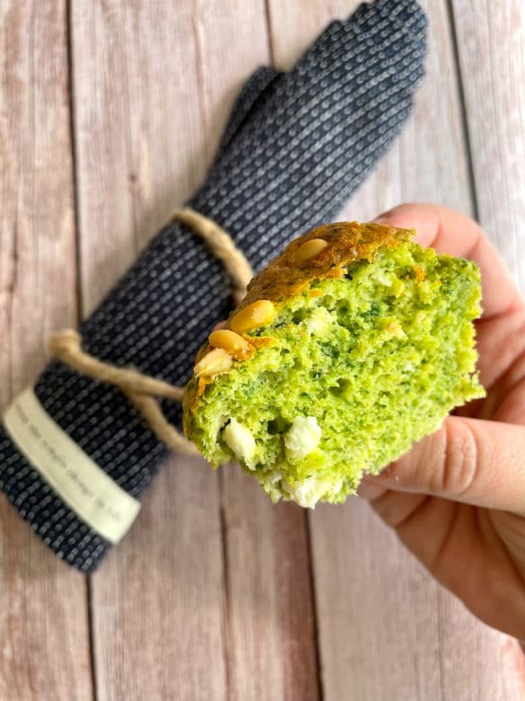 Saftige Bärlauchmuffins mit Pinienkernen - baerlauch muffins 13 - 3 Saftige Bärlauchmuffins mit Feta und Pinienkernen