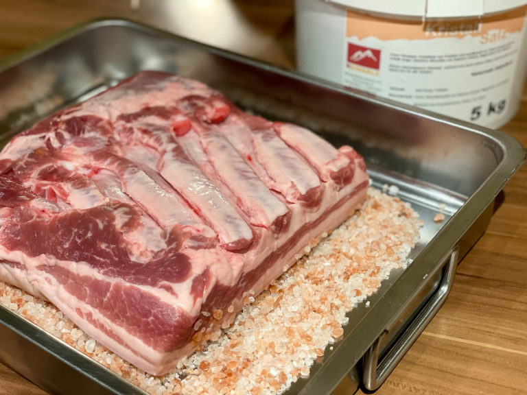 Knuspriges Porchetta mit italienischer Füllung - porchetta italienisch 02 - 23 Knuspriges Porchetta mit italienischer Füllung - porchetta italienisch 02 - 22