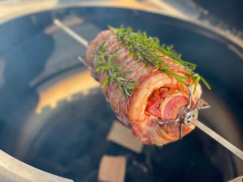 Unsere große Grillzubehör Kaufberatung - porchetta italienisch 09 1 - 19 Porchetta am Drehspieß - Mit der Rotisserie das Grillzubehör erweitern