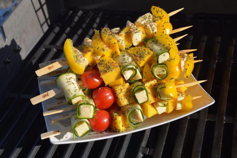 Unsere große Grillzubehör Kaufberatung - grillkaese spiess - 22 Veggie Grillkäse Spieße