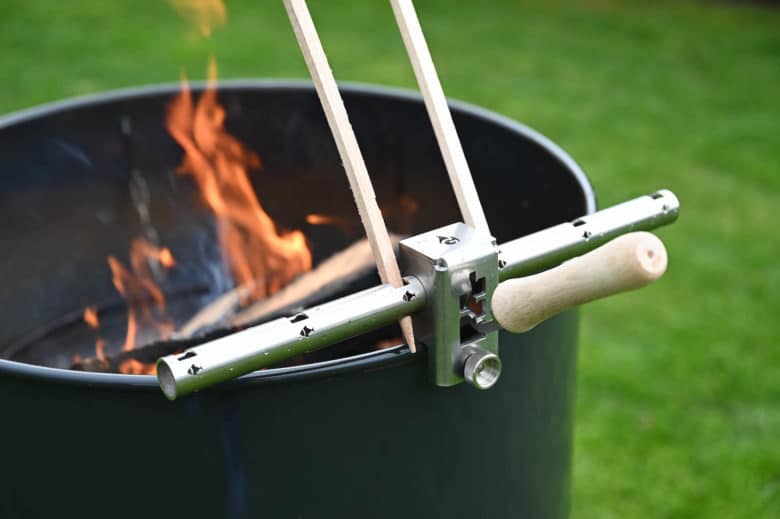 Steckerlfisch Grillen in 2 Varianten - steckerlfisch paprika 05 - 10 Steckerlfisch Aufsatz von Grillrost.com