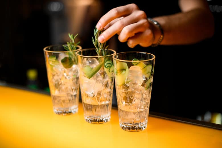 Alles was du über Gin wissen solltest - gintonic - 3 Gin Tonic - ein Partygetränke schlechthin