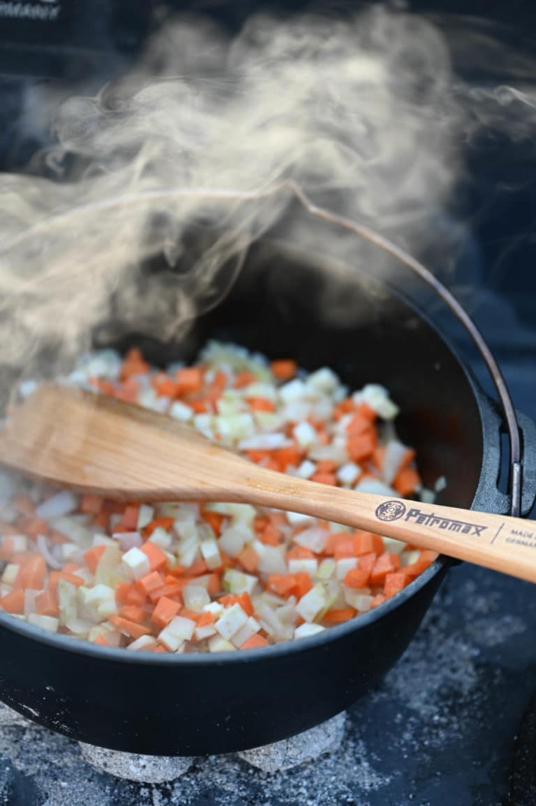 Wildschweinragout aus dem Dutch Oven - wildschwein ragout 15 - 26 Wildschweinragout aus dem Dutch Oven - wildschwein ragout 15 - 25
