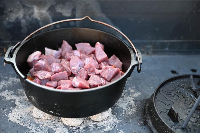 Wildschweinragout aus dem Dutch Oven - wildschwein ragout 16 - 28 Wildschweinragout aus dem Dutch Oven - wildschwein ragout 16 - 27