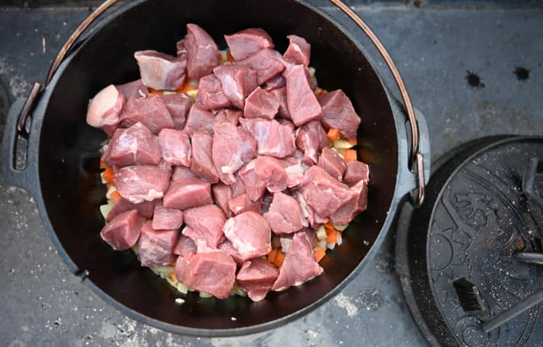 Wildschweinragout aus dem Dutch Oven - wildschwein ragout 18 - 4 Wildschweinragout aus dem Dutch Oven - wildschwein ragout 18 - 3