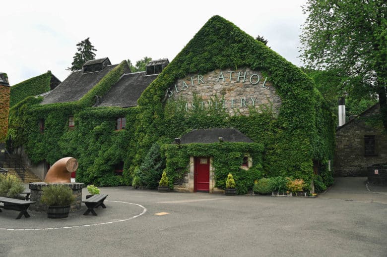 Die 8 besten Whisky Destillerien in den zentralen Highlands - blair athol distillery 01 - 10 Blair Athol Whisky Destillerie in den zentralen Highlands