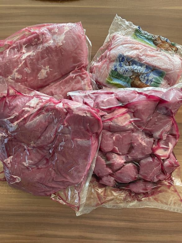 Feines Hirschragout in einer Schokoladen-Cranberry Sauce - hirschfleisch - 5 Frische Lieferung an hochwertigem Hirschfleisch