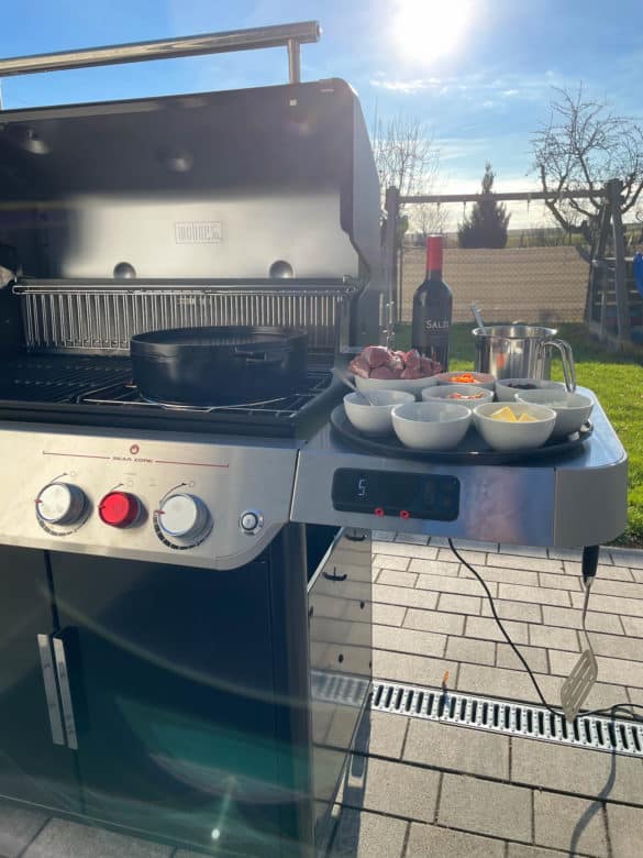 Weber Genesis EPX-435 Gasgrill - hirschragout schoko cranberries 03 - 4 Die Sear Zone auf der rechten Seite des Genesis EPX-435