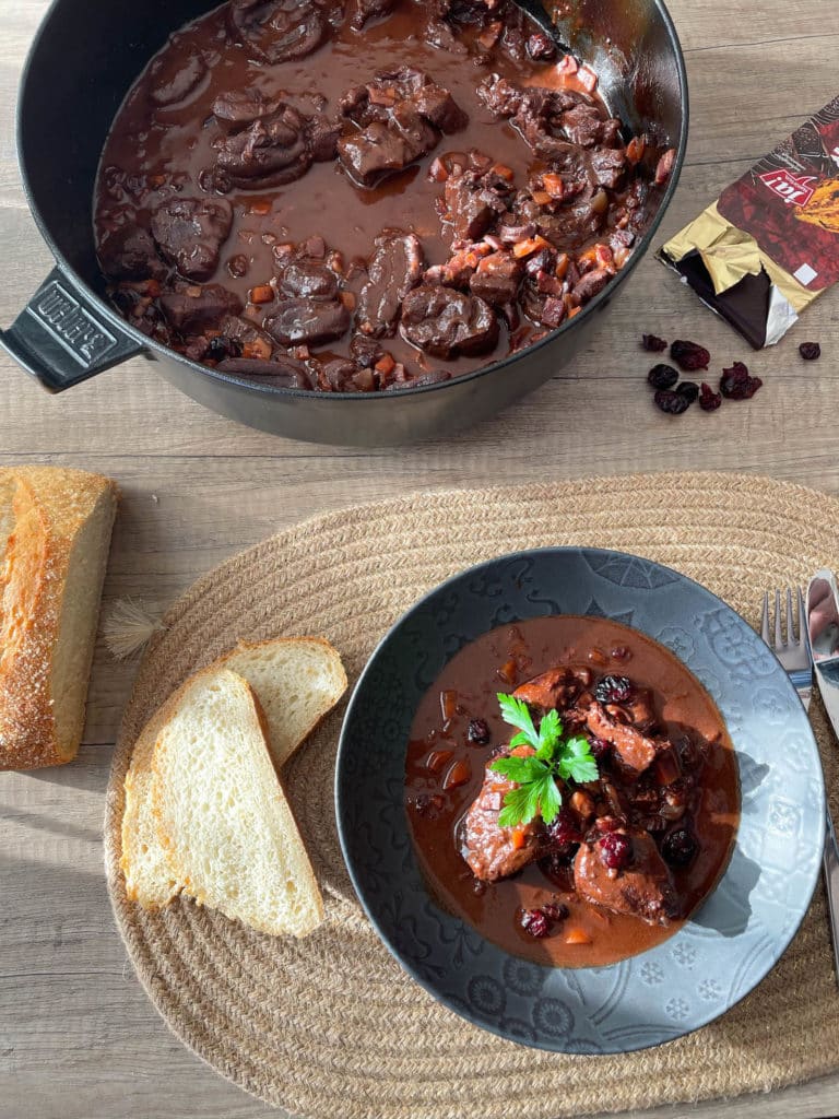 Feines Hirschragout in einer Schokoladen-Cranberry Sauce - hirschragout schoko cranberries 20 - 35 Feines Hirschragout in einer Schokoladen-Cranberry Sauce - hirschragout schoko cranberries 20 - 34