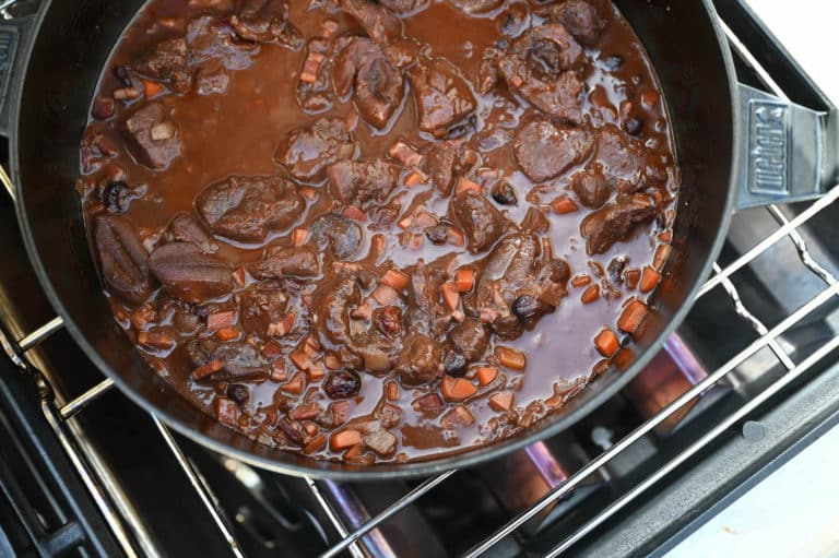 Feines Hirschragout in einer Schokoladen-Cranberry Sauce - hirschragout schoko cranberries 26 - 33 Feines Hirschragout in einer Schokoladen-Cranberry Sauce - hirschragout schoko cranberries 26 - 32