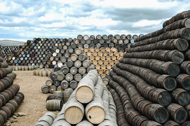 Die besten Whisky Destillerien der Speyside - speyside cooperage 05 - 47 Außenlager der Speyside Cooperage - Nahe Dufftown
