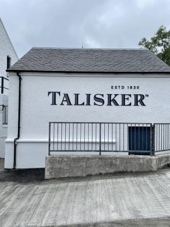 Die besten Whisky Destillerien der schottischen Inseln - talisker destillerie - 25 Talisker Destillerie auf Skye - Whisky Destillerien auf den schottischen Inseln