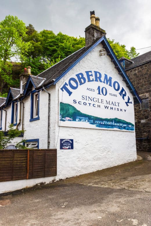 Die besten Whisky Destillerien der schottischen Inseln - tobermory - 32 Tobermory Whisky Destillerie Schild