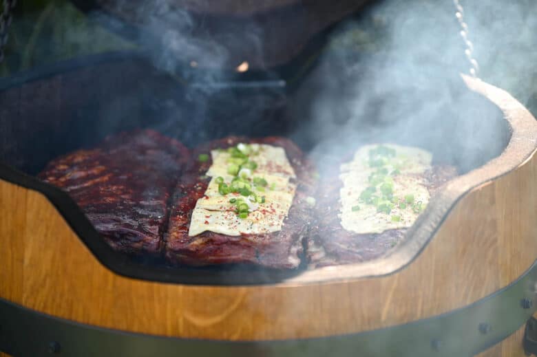 Der Weinfass-Smoker von Smoking Barrels - ribs stlouis cut 11 - 4 Yummy - Die Ribs sind am Weg ins Finale ???? - direkt im Weinfass-smoker