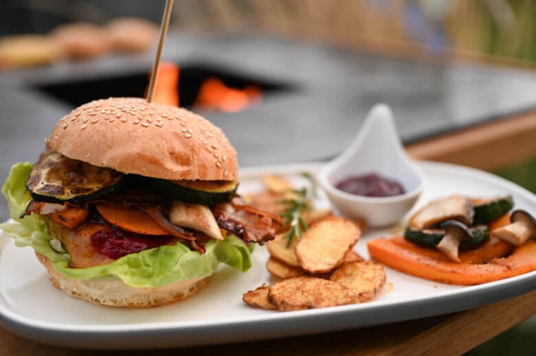 Perfekter Wagyu Burger von der Feuerplatte - wagyu herbstburger 20 - 14 Perfekter Wagyu Burger von der Feuerplatte - wagyu herbstburger 20 - 13