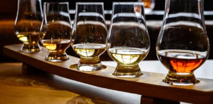 Whisky Nosing Gläser am Tasting Board