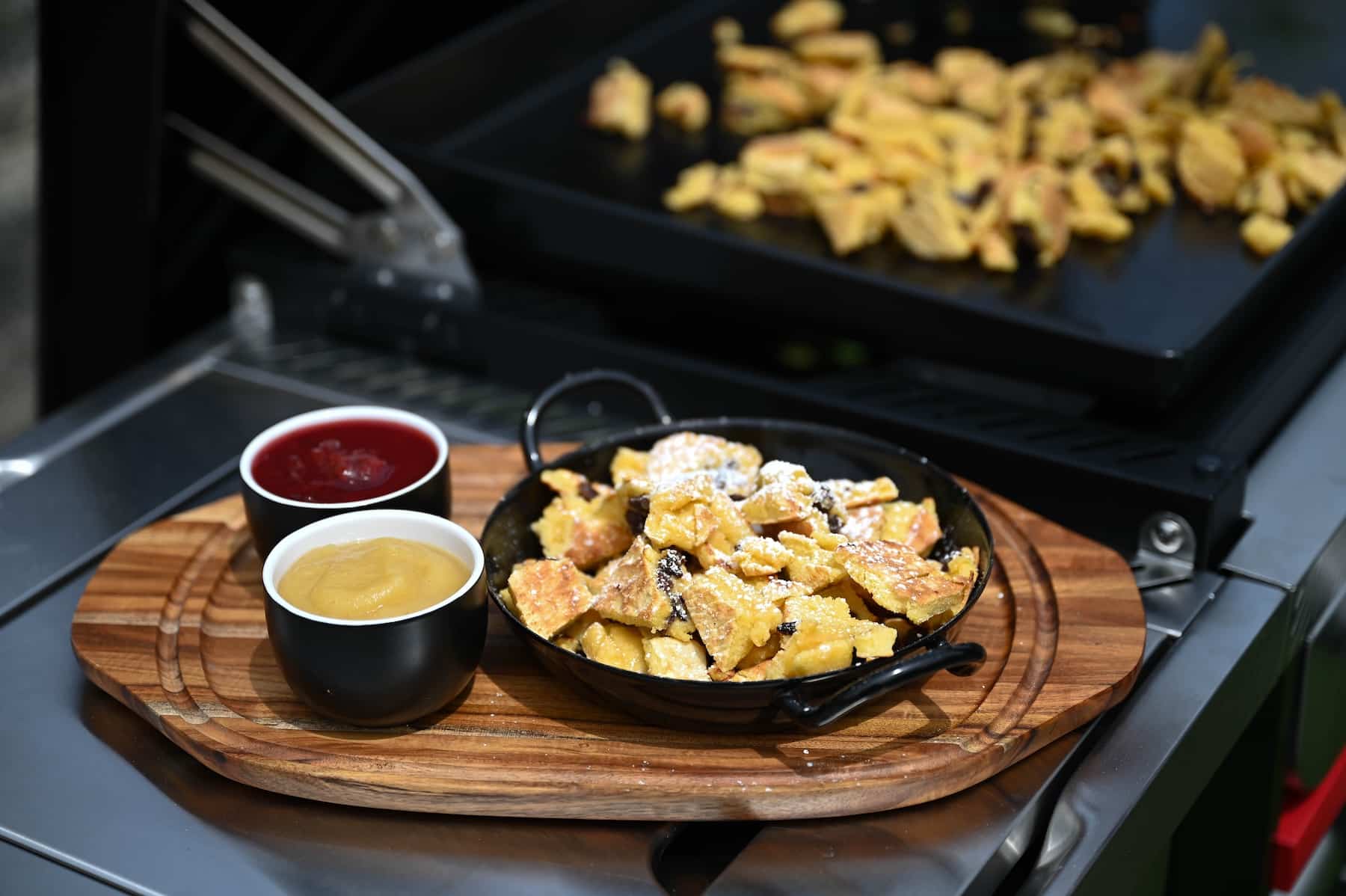 Saftiger Kaiserschmarren von der Plancha