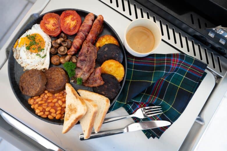 Full Scottish Breakfast - Traditionelles schottisches Frühstück - scottish breakfast 30 - 2 Frisch zubereitetes Scottish Breakfast auf dem Weber SLATE Planchagrill. ????