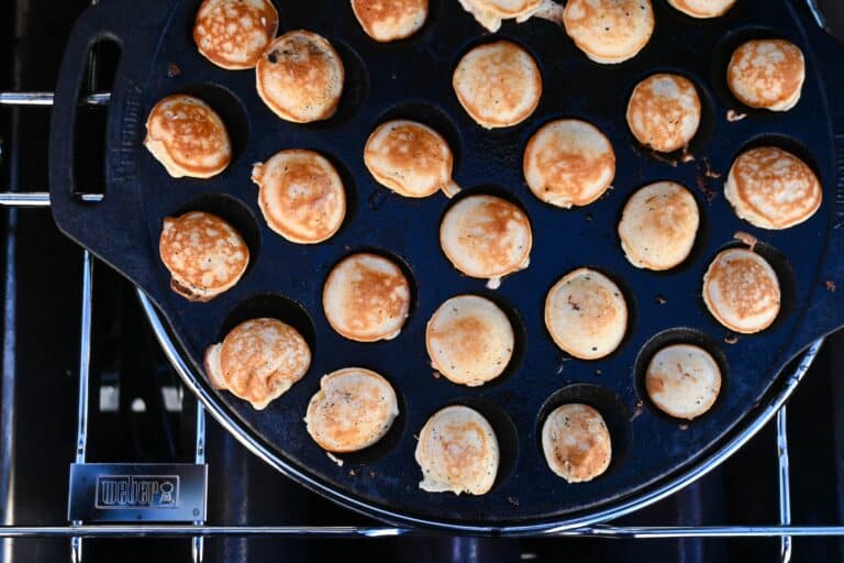 Süße holländische Poffertjes vom Grill - suesse poffertjes 10 - 10 Holländische Poffertjes in der Zubereitung am Grill