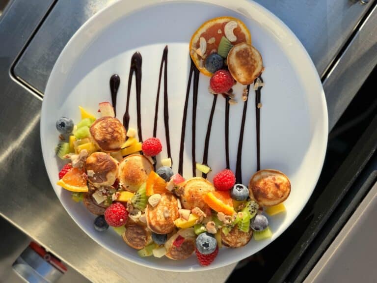 Süße holländische Poffertjes vom Grill - suesse poffertjes 17 - 11 Süße Poffertjes vom Grill mit frischen Früchten
